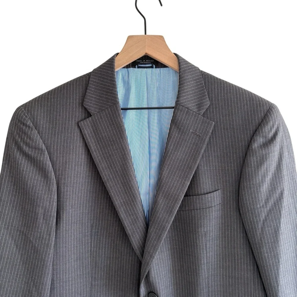 Tommy Hilfiger 100% Wool Gray Pinstripe Blazer Men’s Size 40 Regular *Flawed*